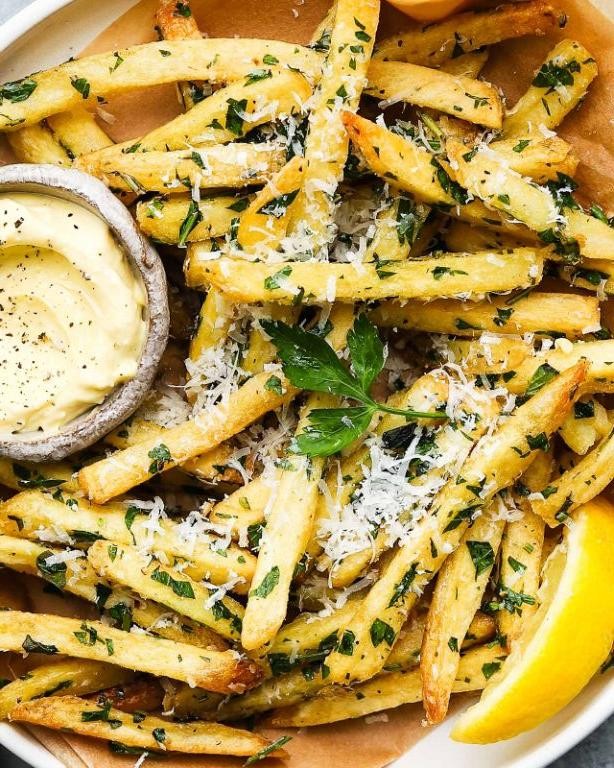 Herbed Pommes Frites with Garlic Aioli