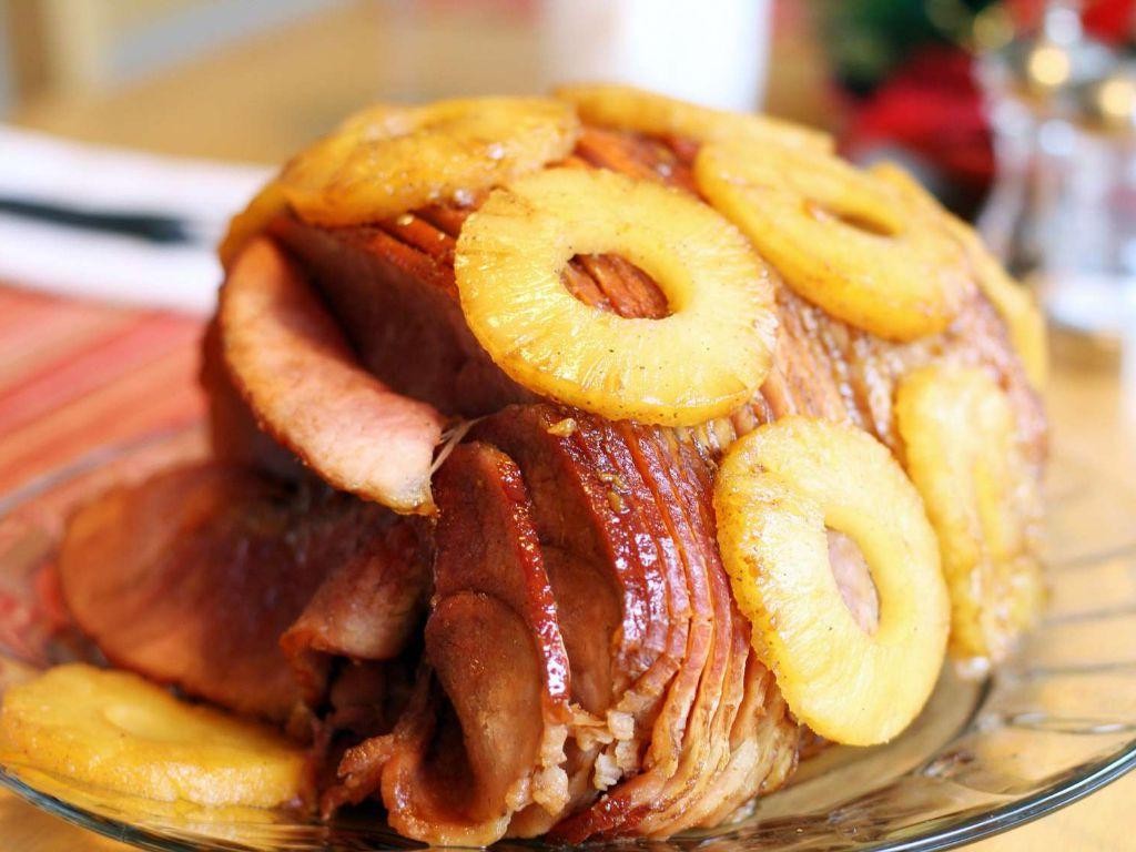 Honey Glazed Baked Ham with Pineapple Rings