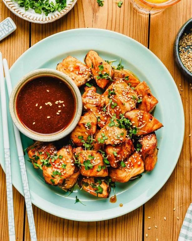 Honey Sriracha Salmon Bites