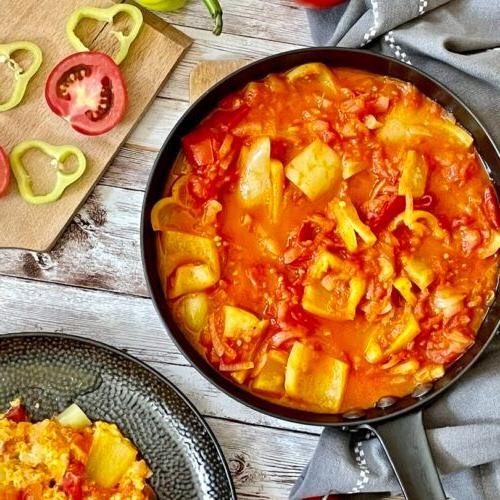 Hungarian Lecsó (Pepper and Tomato Stew)