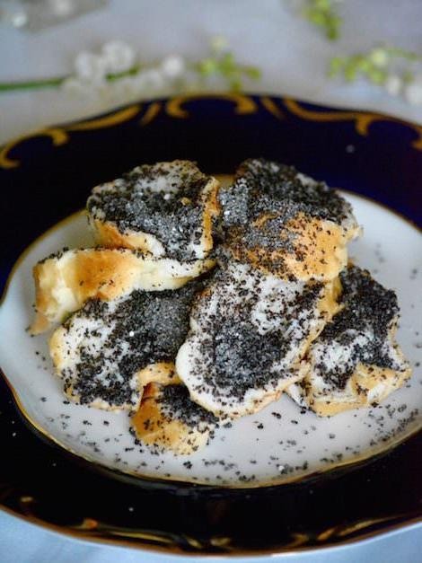 Hungarian Poppy Seed Roll (Mákos Guba)