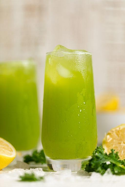 Kale Lemonade with a Hint of Honey