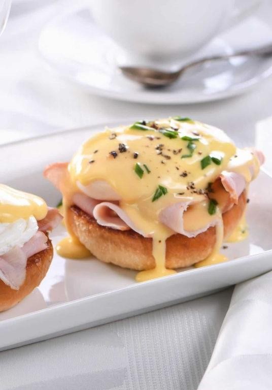 Keto Eggs Benedict with Hollandaise Sauce