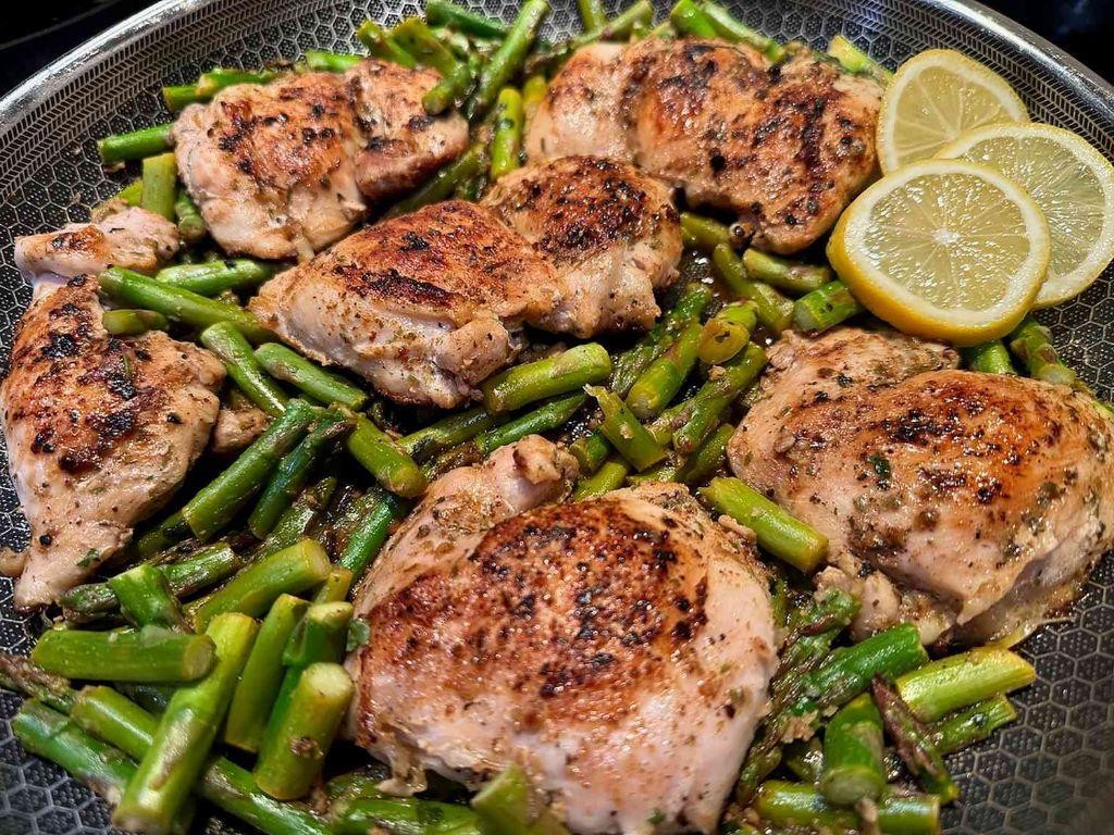 Lemon Garlic Roasted Chicken Thighs with Asparagus