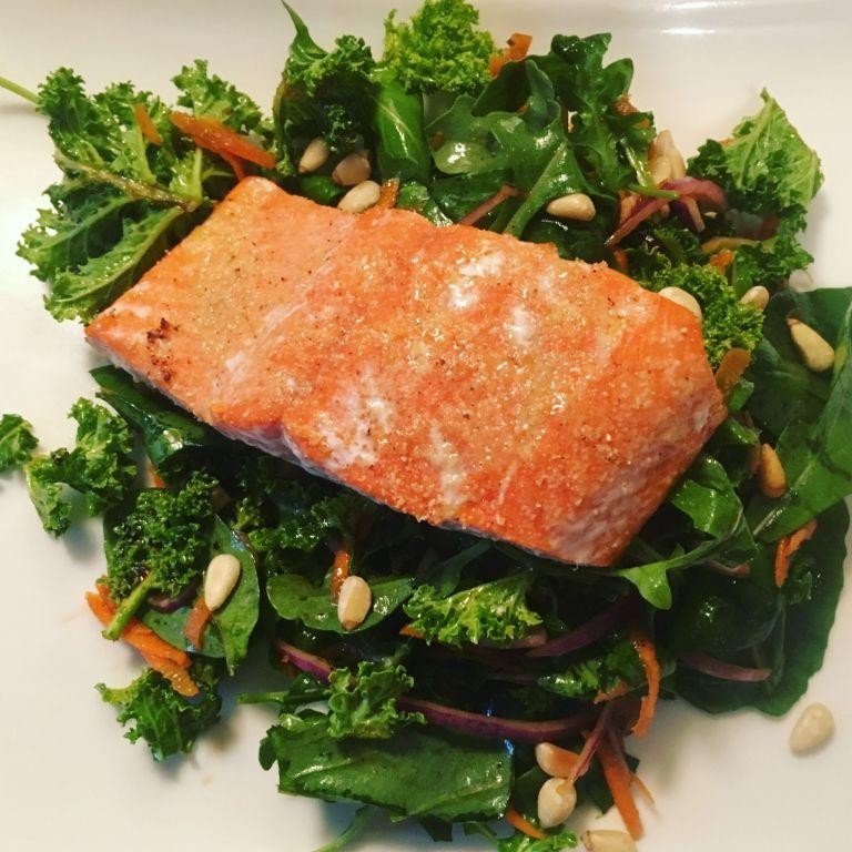 Lemon Garlic Salmon Spring Mix Salad