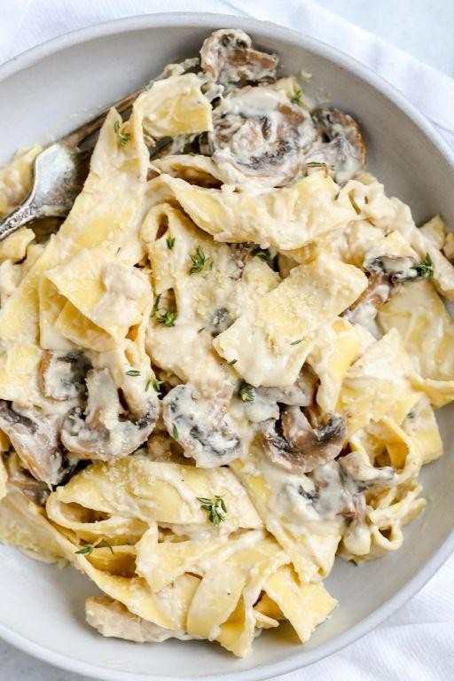 Low-Carb Mushroom and Chicken Alfredo