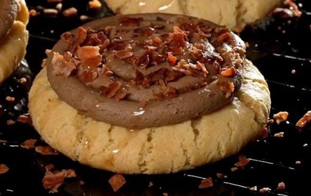 Maple Bacon Crumbl Cookies