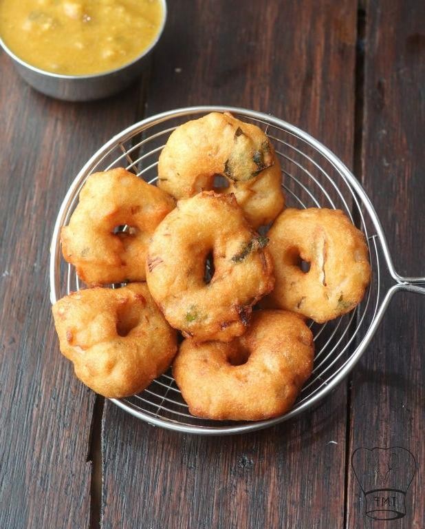 Medhu Vadai for Navarathiri Prasadam