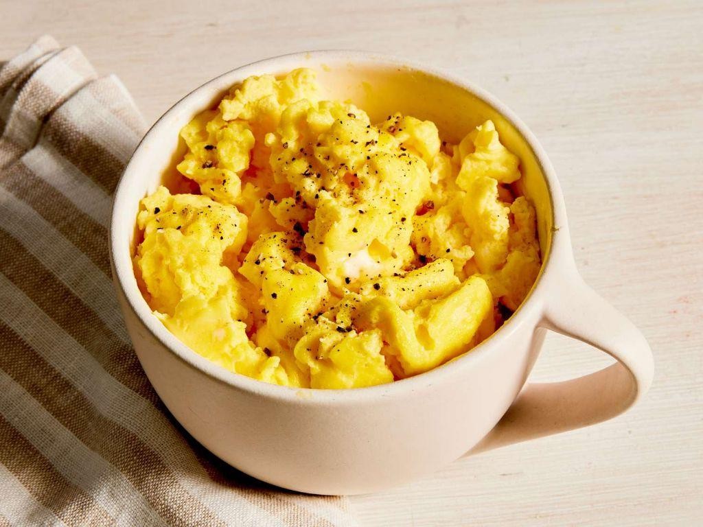 Microwave Scrambled Eggs in a Mug