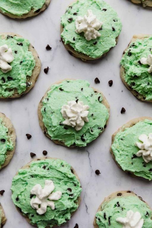 Mint Chocolate Chip Crumbl Cookies