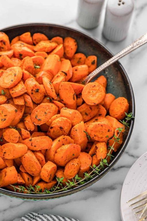 Molasses Glazed Carrots with Thyme