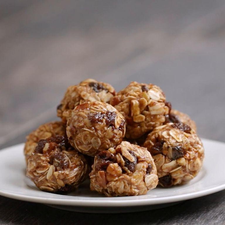 Oatmeal raisin energy bites