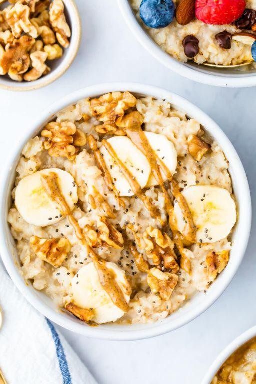 Oatmeal with Banana and Walnuts