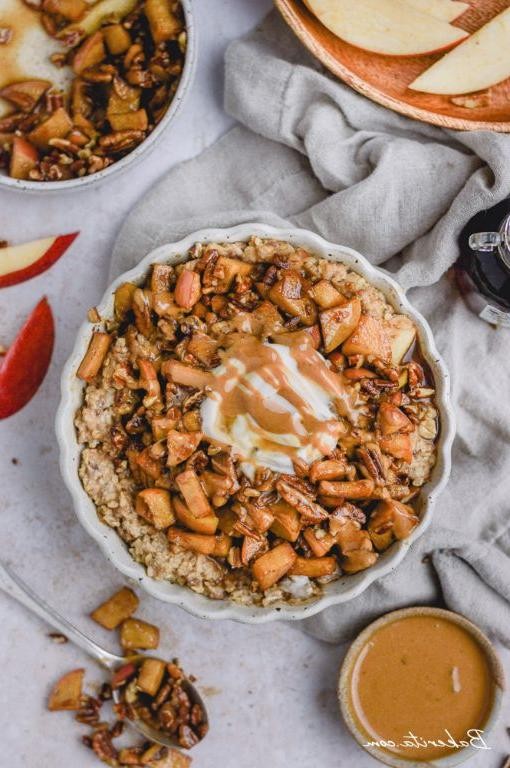 Oatmeal with Caramelized Apples and Pecans