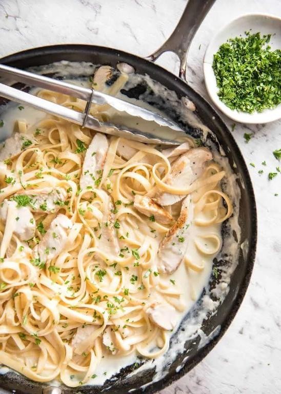One-Pot Chicken Alfredo Pasta