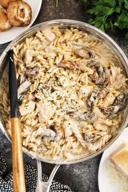 One-Pot Chicken Mushroom Alfredo Pasta