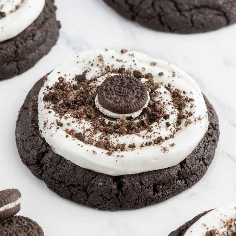 Oreo Stuffed Crumbl Cookies