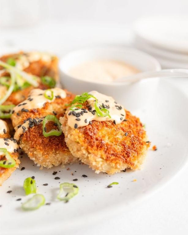 Panko-Crusted Tuna Cakes with Spicy Mayo