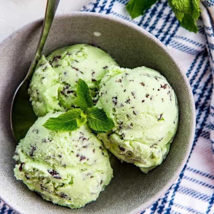 Peppermint Chocolate Chip Ice Cream