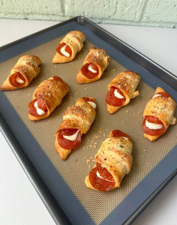Pepperoni and Cheese Crescent Roll Pizza