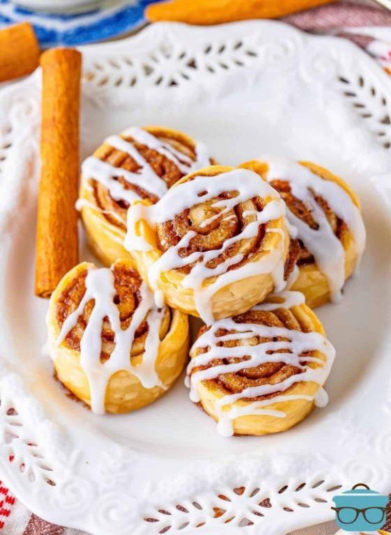Pie crust cinnamon rolls with cream cheese glaze