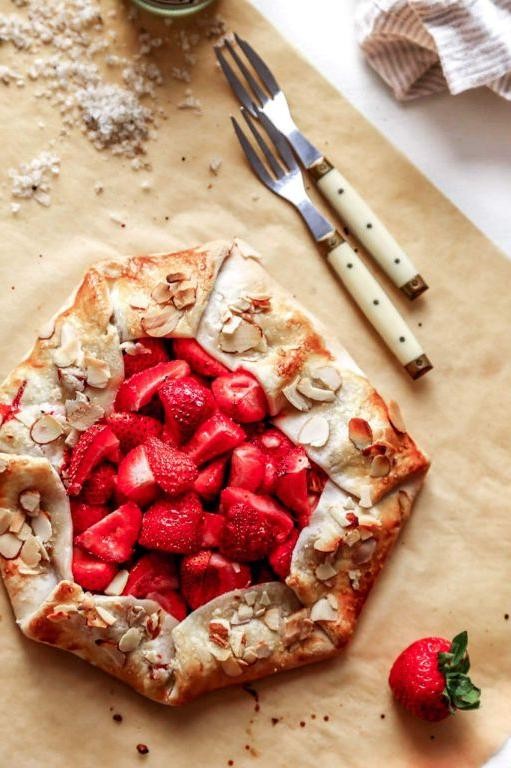 Pie crust strawberry galette