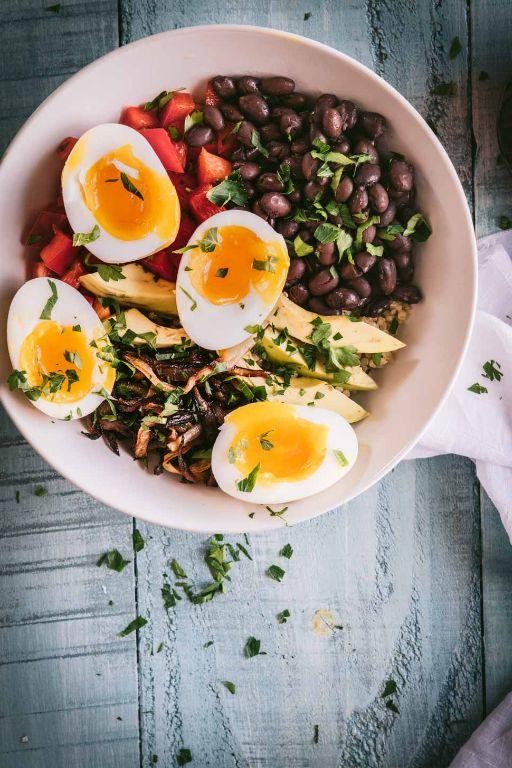 Protein-Packed Quinoa and Egg Breakfast Bowl