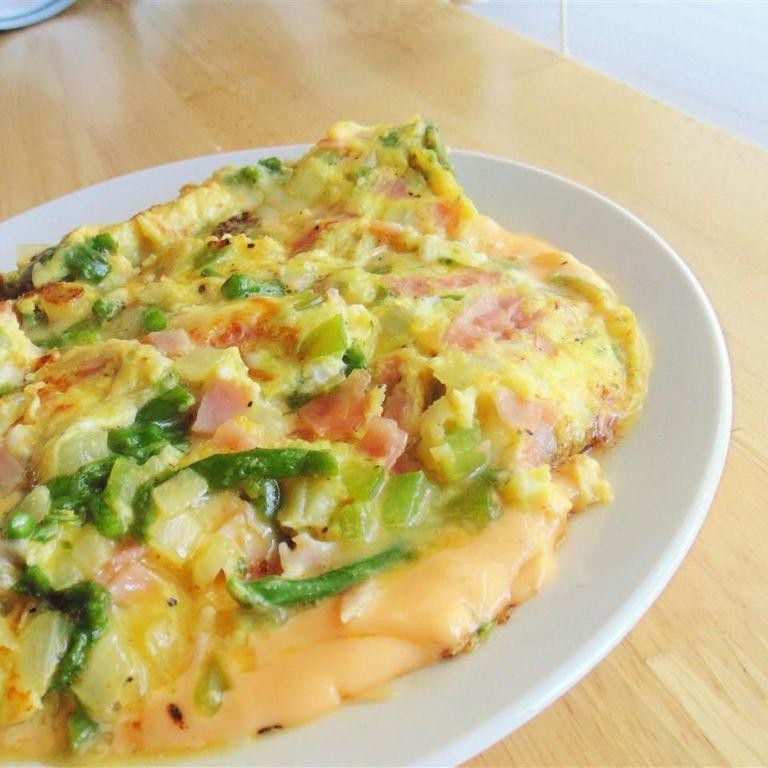 Quick Asparagus and Cheese Omelette