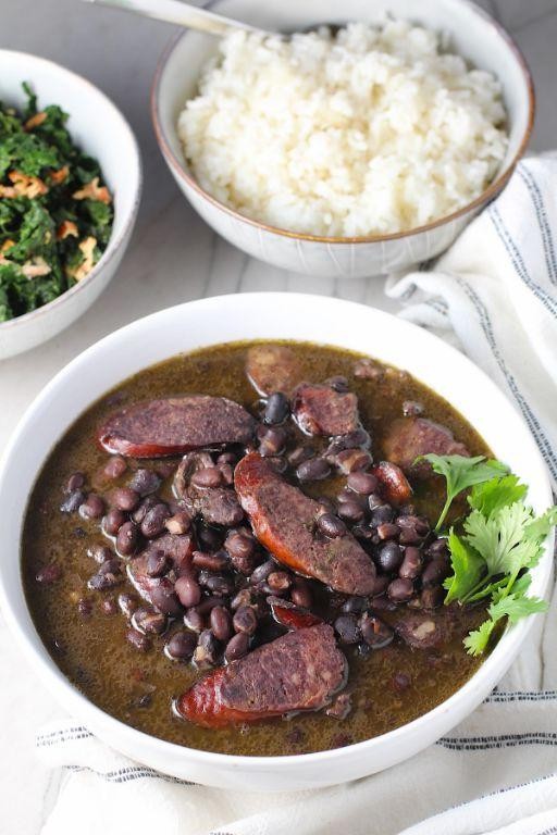 Quick Feijoada with Canned Beans and Sausage