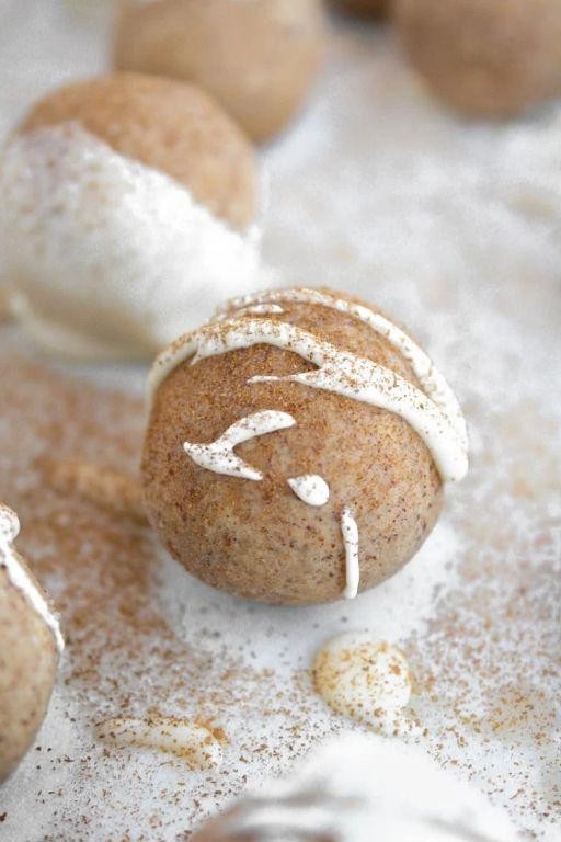 Quick Keto Cinnamon Roll Fat Bombs
