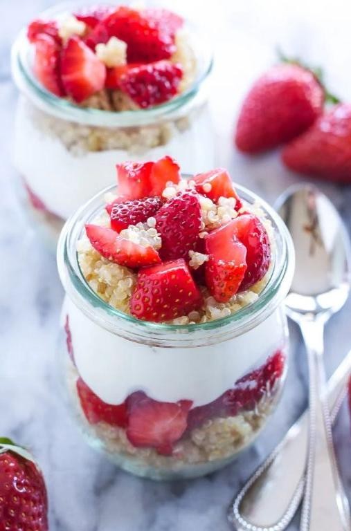 Quinoa and Greek Yogurt Parfait with Berries