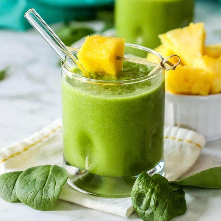 Raspberry Pineapple Green Smoothie