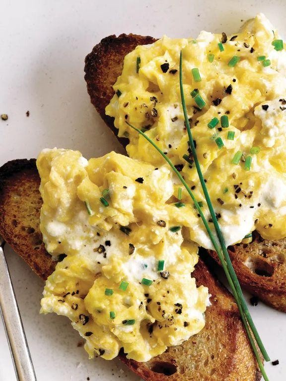Ricotta Scrambled Eggs with Chives