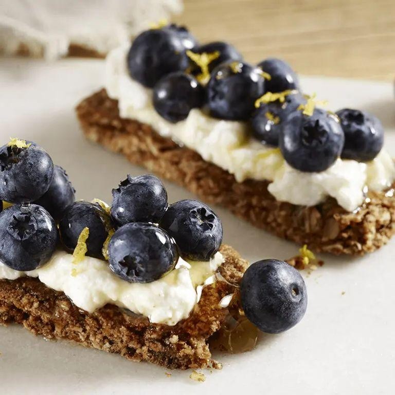 Ricotta and Almond Granola Bars