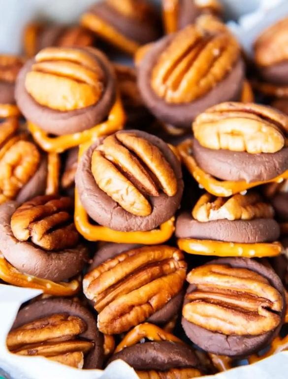 Rolo Pretzel Turtle Bites