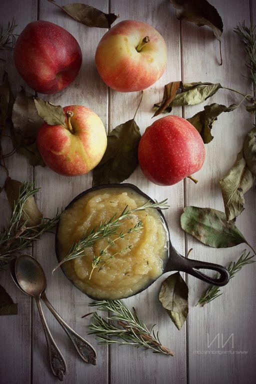Savory Herb Applesauce