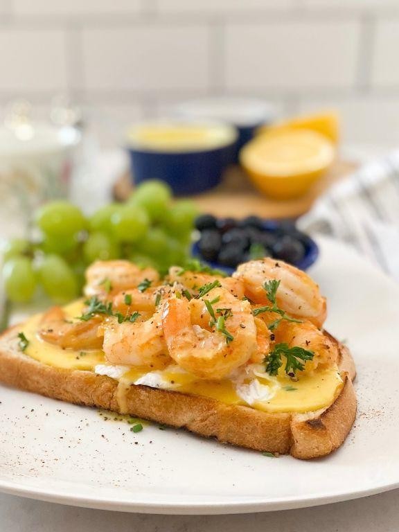 Shrimp Benedict with Hollandaise Sauce