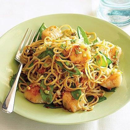 Singapore-Style Noodles with Scallops and Snow Peas