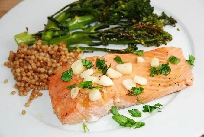 Skinny Girl Weight Watchers Lemon Garlic Salmon