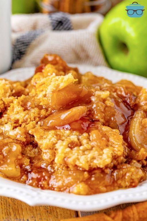 Slow Cooker Apple Pie Dump Cake