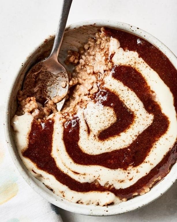 Slow Cooker Cinnamon Roll Oatmeal