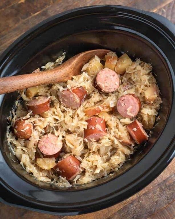 Slow Cooker Kielbasa and Sauerkraut