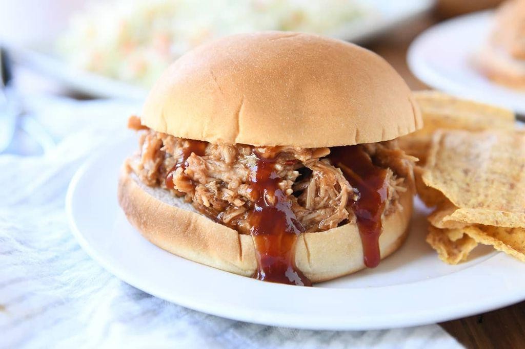 Slow Cooker Pulled Pork Sandwiches