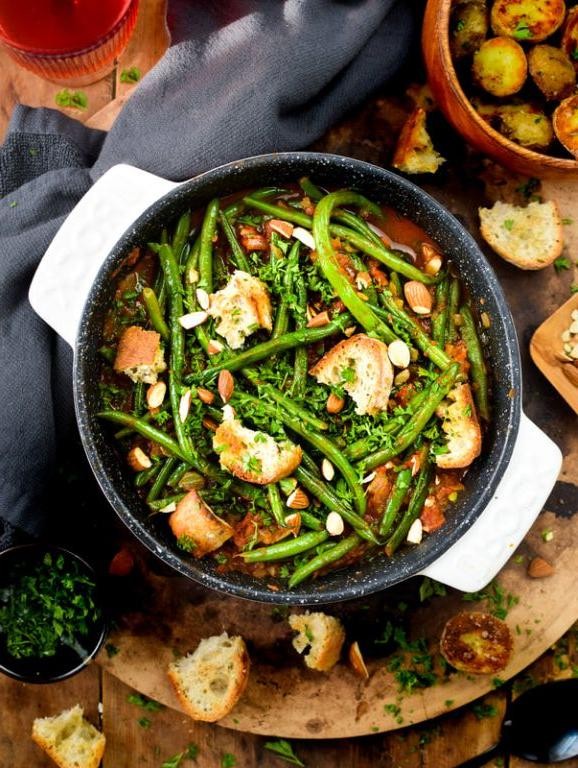 Spanish Judías Verdes con Tomate (Green Beans in Tomato Sauce)