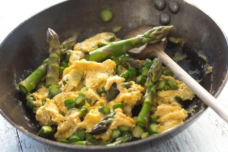 Speedy Asparagus and Egg Scramble