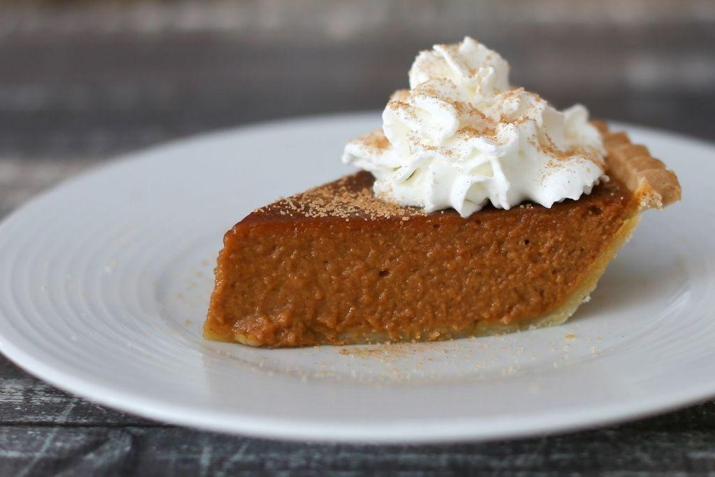 Spiced Molasses Pumpkin Pie