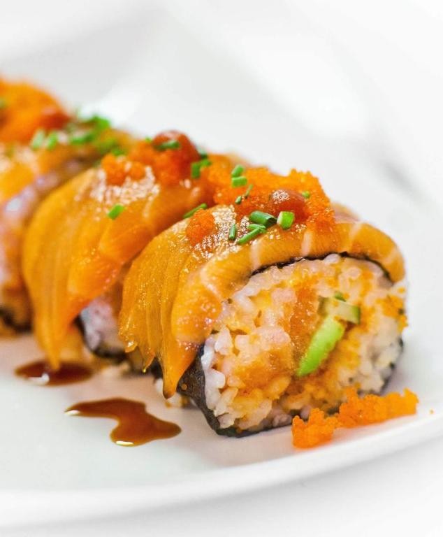 Spicy Salmon Sushi Rolls