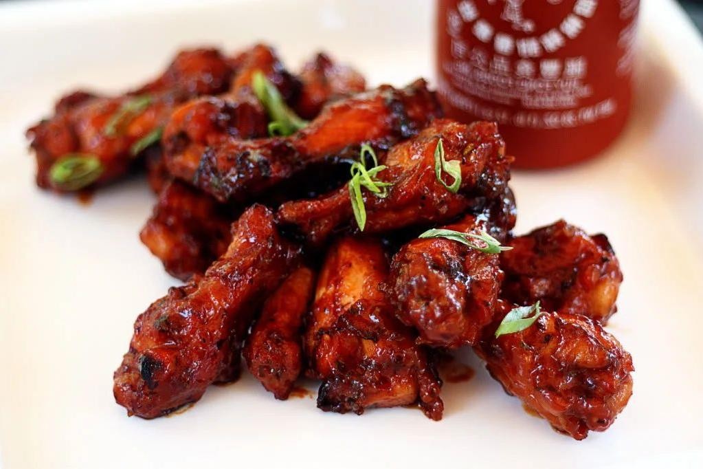 Spicy Sriracha Football Wings