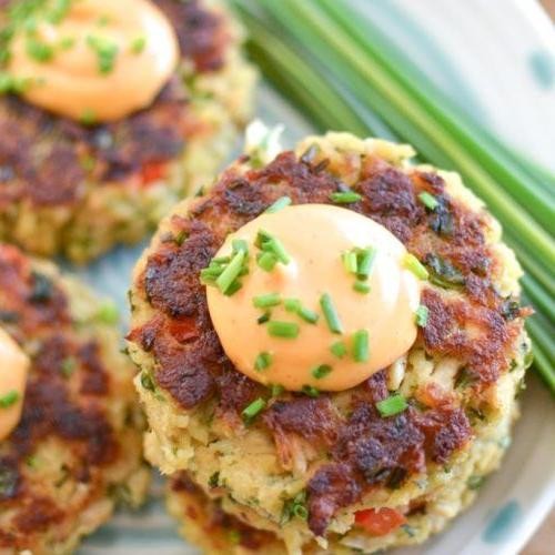 Spicy Sriracha Tuna Cakes with Avocado Cream