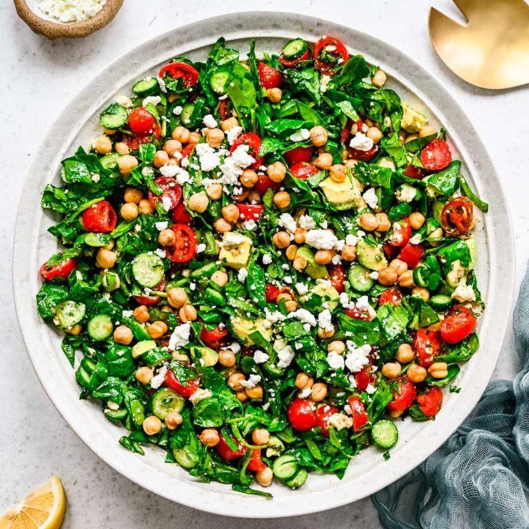 Spinach and Chickpea Salad with Garlic Dressing